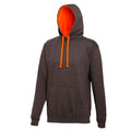 Gris foncé - orange - Front - Awdis - Sweatshirt VARSITY - Homme